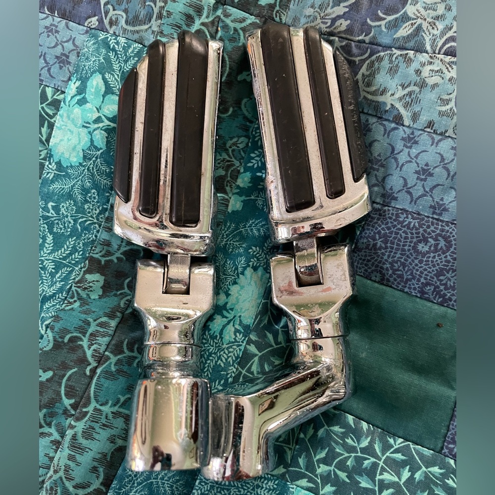 Kuryakyn Highway Foot Pegs For Harley Chrome